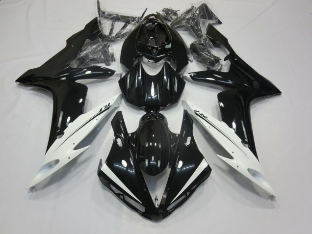 2004-2006 White and Black Yamaha R1 Motorcycle Fairing UK 2004-2006 White and Black Yamaha R1 Motorcycle Fairing UK
